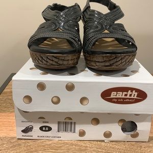 Earth black calf leather wedges-the Paradise-size 8